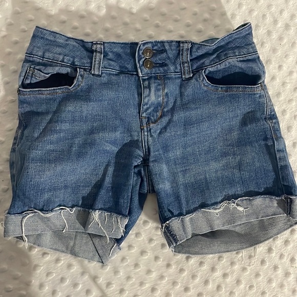 DELIA’S Women’s Blue Jean Cuffed Shorts with Double Button! - Picture 1 of 4